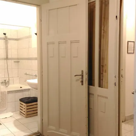 Danube River View Close To Parlament *